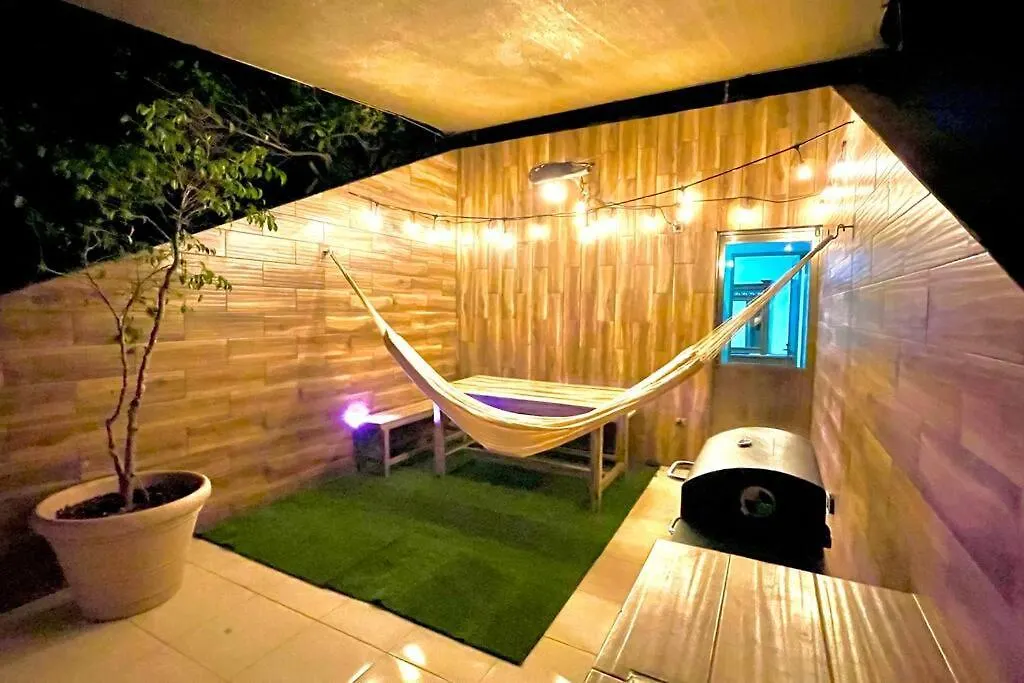 Cenote Penthouse Terraza & Jacuzzi Panoramicos, Muy Amplio, 2 Pisos Para Tu Uso Personal Y Exclusivo, 3 Recamaras, Excelente Ubicacion, La Playa Y La Quinta Av Caminando A 10 Minutos, Cerca De Restaurantes, Bares, Bancos, Nomadas Digitales 150 Mbps Playa del Carmen
