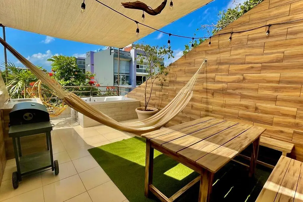 Cenote Penthouse Terraza & Jacuzzi Panoramicos, Muy Amplio, 2 Pisos Para Tu Uso Personal Y Exclusivo, 3 Recamaras, Excelente Ubicacion, La Playa Y La Quinta Av Caminando A 10 Minutos, Cerca De Restaurantes, Bares, Bancos, Nomadas Digitales 150 Mbps Playa del Carmen Apartment