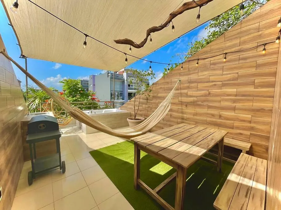 Cenote Penthouse Terraza & Jacuzzi Panoramicos, Muy Amplio, 2 Pisos Para Tu Uso Personal Y Exclusivo, 3 Recamaras, Excelente Ubicacion, La Playa Y La Quinta Av Caminando A 10 Minutos, Cerca De Restaurantes, Bares, Bancos, Nomadas Digitales 150 Mbps Playa del Carmen