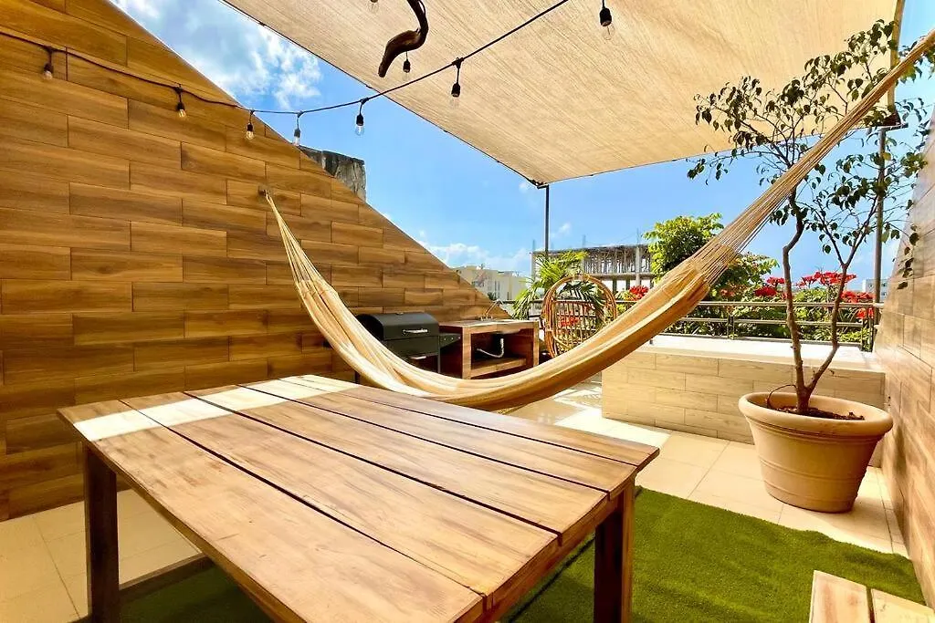 Cenote Penthouse Terraza & Jacuzzi Panoramicos, Muy Amplio, 2 Pisos Para Tu Uso Personal Y Exclusivo, 3 Recamaras, Excelente Ubicacion, La Playa Y La Quinta Av Caminando A 10 Minutos, Cerca De Restaurantes, Bares, Bancos, Nomadas Digitales 150 Mbps Playa del Carmen