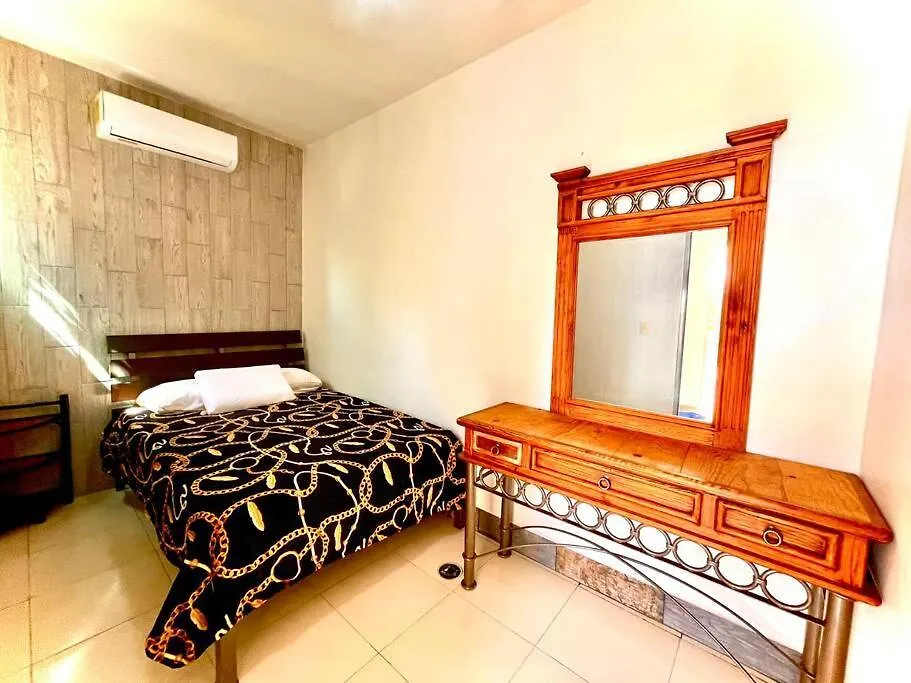 Apartment Cenote Penthouse Terraza & Jacuzzi Panoramicos, Muy Amplio, 2 Pisos Para Tu Uso Personal Y Exclusivo, 3 Recamaras, Excelente Ubicacion, La Playa Y La Quinta Av Caminando A 10 Minutos, Cerca De Restaurantes, Bares, Bancos, Nomadas Digitales 150 Mbps Playa del Carmen