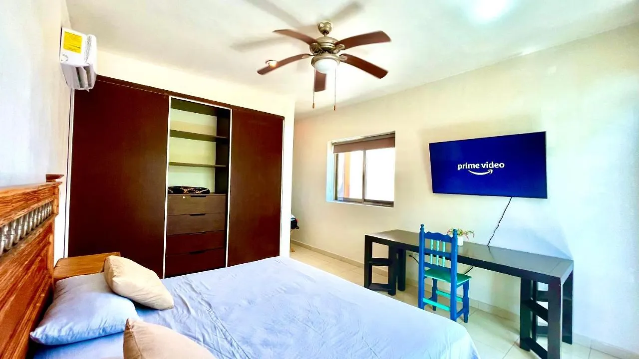 Apartment Cenote Penthouse Terraza & Jacuzzi Panoramicos, Muy Amplio, 2 Pisos Para Tu Uso Personal Y Exclusivo, 3 Recamaras, Excelente Ubicacion, La Playa Y La Quinta Av Caminando A 10 Minutos, Cerca De Restaurantes, Bares, Bancos, Nomadas Digitales 150 Mbps Playa del Carmen