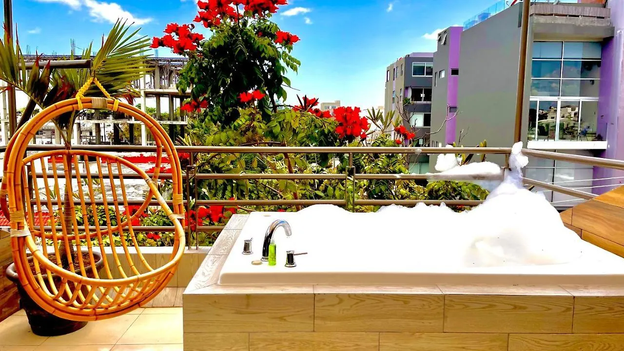 Cenote Penthouse Terraza & Jacuzzi Panoramicos, Muy Amplio, 2 Pisos Para Tu Uso Personal Y Exclusivo, 3 Recamaras, Excelente Ubicacion, La Playa Y La Quinta Av Caminando A 10 Minutos, Cerca De Restaurantes, Bares, Bancos, Nomadas Digitales 150 Mbps Playa del Carmen Mexico