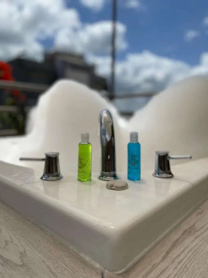 Cenote Penthouse Terraza & Jacuzzi Panoramicos, Muy Amplio, 2 Pisos Para Tu Uso Personal Y Exclusivo, 3 Recamaras, Excelente Ubicacion, La Playa Y La Quinta Av Caminando A 10 Minutos, Cerca De Restaurantes, Bares, Bancos, Nomadas Digitales 150 Mbps Playa del Carmen Apartment