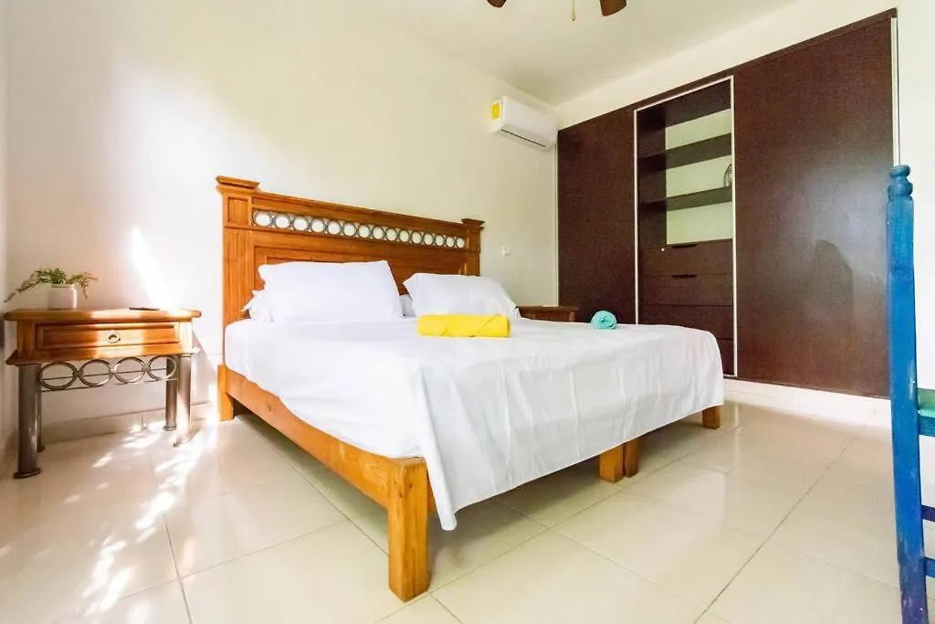 Cenote Penthouse Terraza & Jacuzzi Panoramicos, Muy Amplio, 2 Pisos Para Tu Uso Personal Y Exclusivo, 3 Recamaras, Excelente Ubicacion, La Playa Y La Quinta Av Caminando A 10 Minutos, Cerca De Restaurantes, Bares, Bancos, Nomadas Digitales 150 Mbps Playa del Carmen 0*,  Mexico