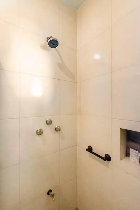 Cenote Penthouse Terraza & Jacuzzi Panoramicos, Muy Amplio, 2 Pisos Para Tu Uso Personal Y Exclusivo, 3 Recamaras, Excelente Ubicacion, La Playa Y La Quinta Av Caminando A 10 Minutos, Cerca De Restaurantes, Bares, Bancos, Nomadas Digitales 150 Mbps Playa del Carmen