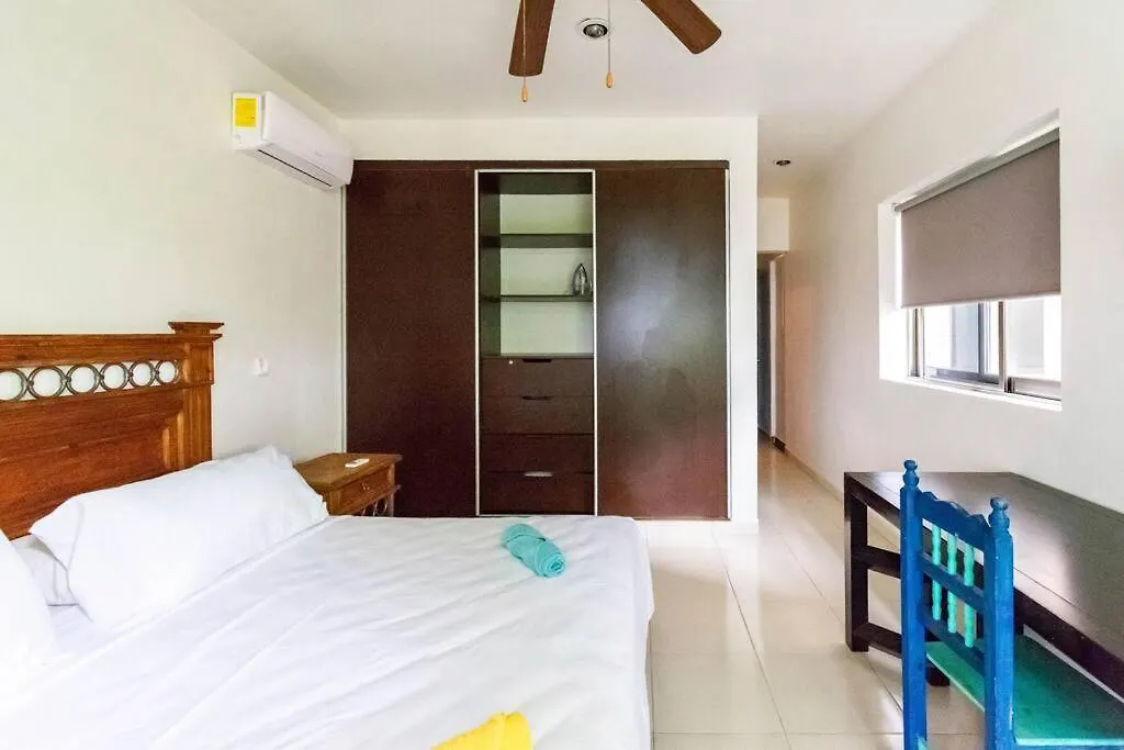 Cenote Penthouse Terraza & Jacuzzi Panoramicos, Muy Amplio, 2 Pisos Para Tu Uso Personal Y Exclusivo, 3 Recamaras, Excelente Ubicacion, La Playa Y La Quinta Av Caminando A 10 Minutos, Cerca De Restaurantes, Bares, Bancos, Nomadas Digitales 150 Mbps Playa del Carmen Apartment