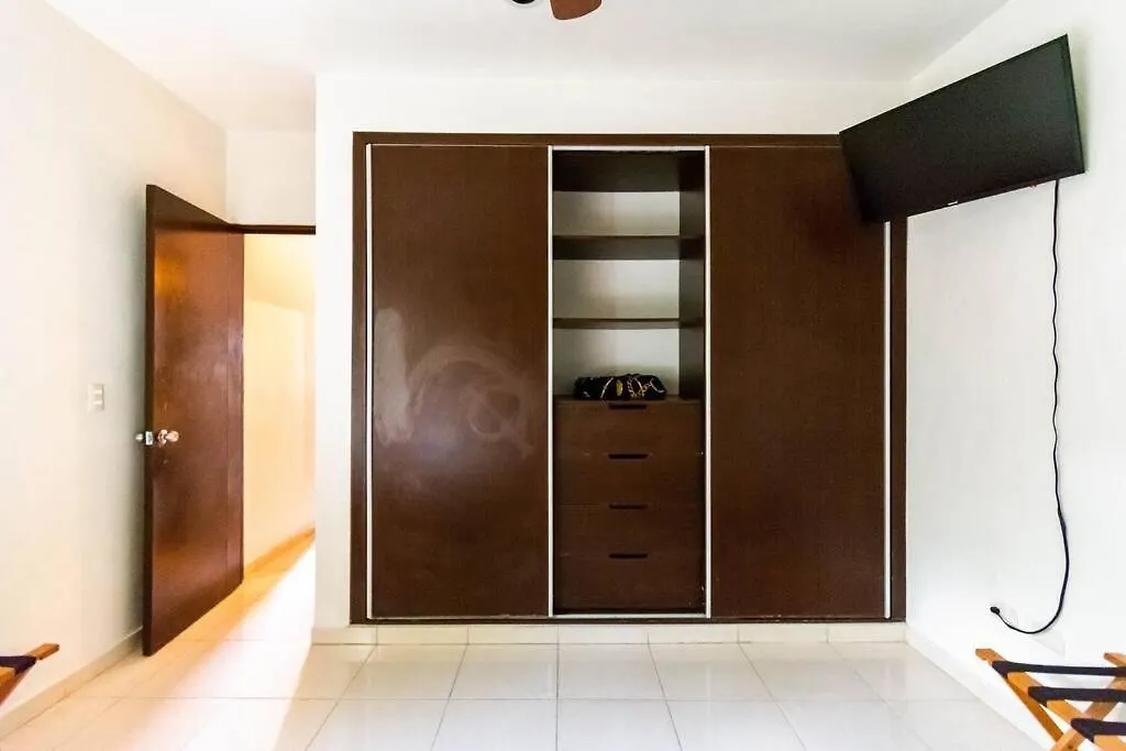 Cenote Penthouse Terraza & Jacuzzi Panoramicos, Muy Amplio, 2 Pisos Para Tu Uso Personal Y Exclusivo, 3 Recamaras, Excelente Ubicacion, La Playa Y La Quinta Av Caminando A 10 Minutos, Cerca De Restaurantes, Bares, Bancos, Nomadas Digitales 150 Mbps Playa del Carmen