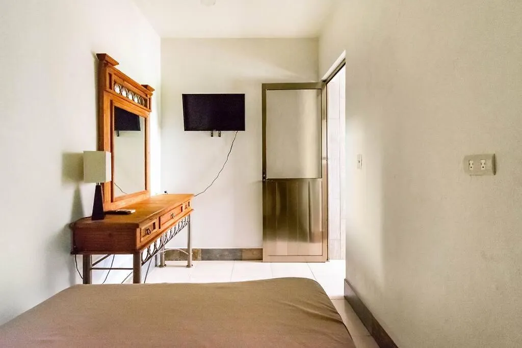 Cenote Penthouse Terraza & Jacuzzi Panoramicos, Muy Amplio, 2 Pisos Para Tu Uso Personal Y Exclusivo, 3 Recamaras, Excelente Ubicacion, La Playa Y La Quinta Av Caminando A 10 Minutos, Cerca De Restaurantes, Bares, Bancos, Nomadas Digitales 150 Mbps Playa del Carmen Apartment