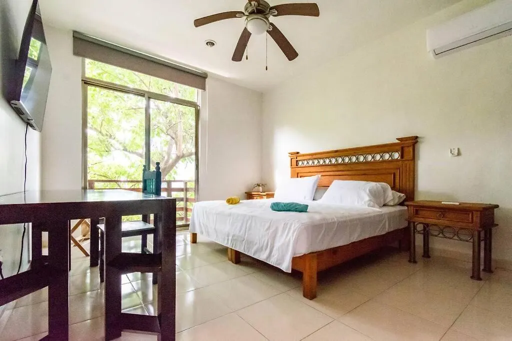 Cenote Penthouse Terraza & Jacuzzi Panoramicos, Muy Amplio, 2 Pisos Para Tu Uso Personal Y Exclusivo, 3 Recamaras, Excelente Ubicacion, La Playa Y La Quinta Av Caminando A 10 Minutos, Cerca De Restaurantes, Bares, Bancos, Nomadas Digitales 150 Mbps Playa del Carmen