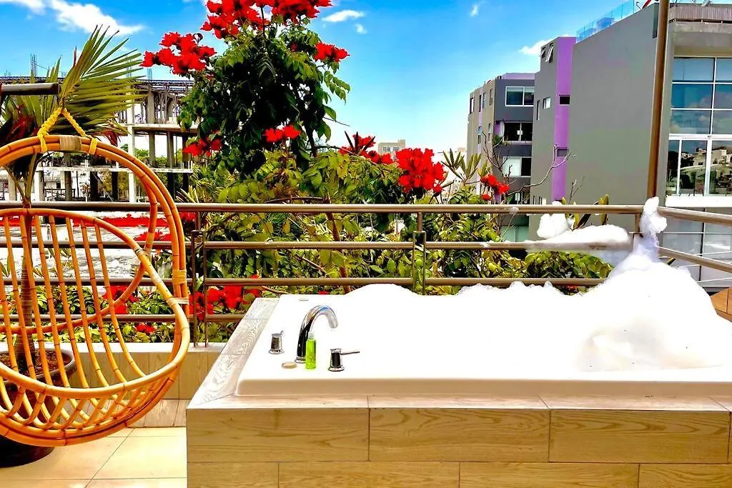 Apartment Cenote Penthouse Terraza & Jacuzzi Panoramicos, Muy Amplio, 2 Pisos Para Tu Uso Personal Y Exclusivo, 3 Recamaras, Excelente Ubicacion, La Playa Y La Quinta Av Caminando A 10 Minutos, Cerca De Restaurantes, Bares, Bancos, Nomadas Digitales 150 Mbps Playa del Carmen